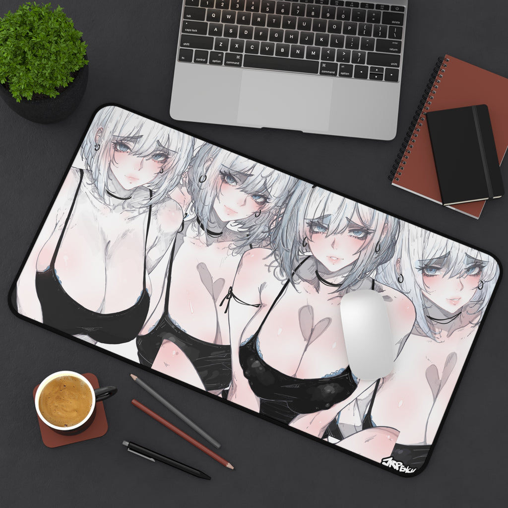 3314 - 蓝壁纸 / blue wallpaper v1 Desk Mat