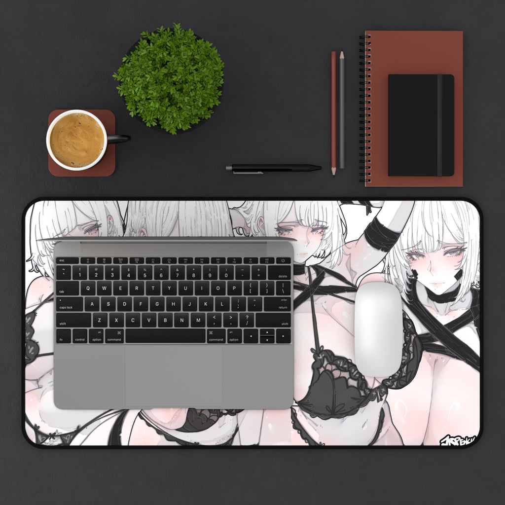 3385 - 黑壁纸 / Black Wallpaper v2 Desk Mat