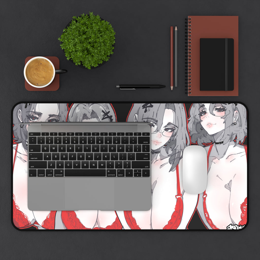 3257 - 红壁纸 / red wallpaper v2 Desk Mat