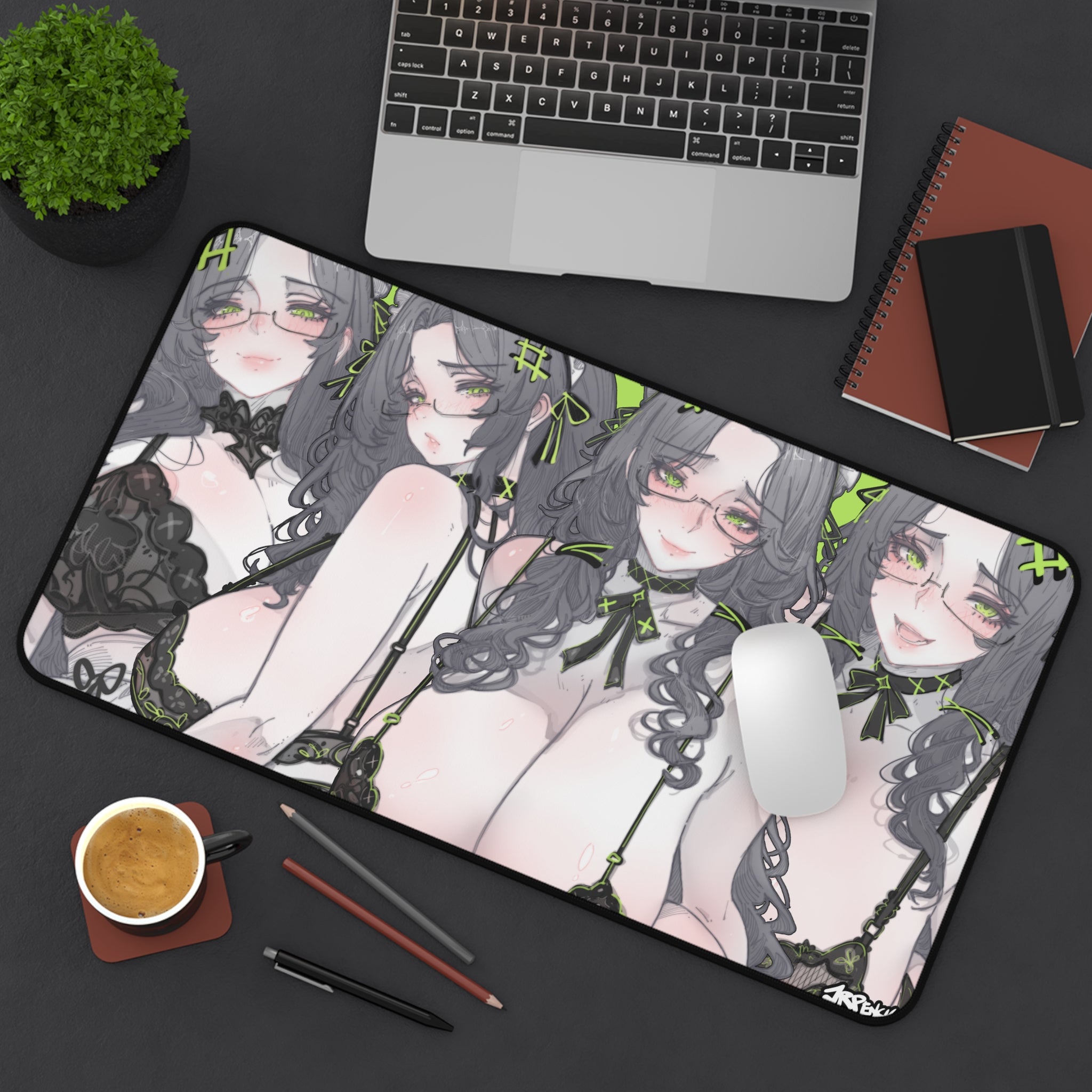 3355 - 绿壁纸 / green wallpaper v2 Desk Mat