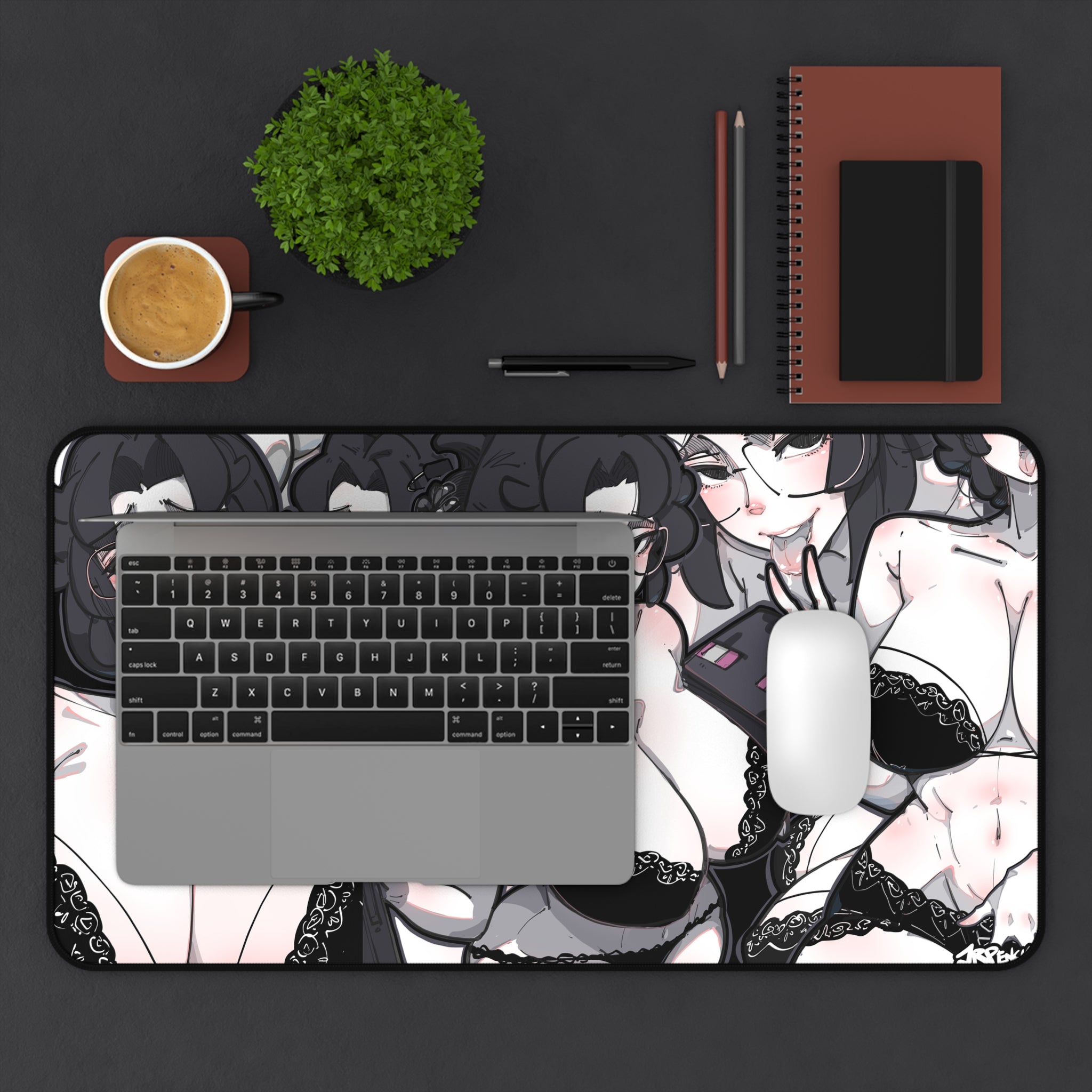 3069 - 黑壁纸 / black wallpaper v2 Desk Mat
