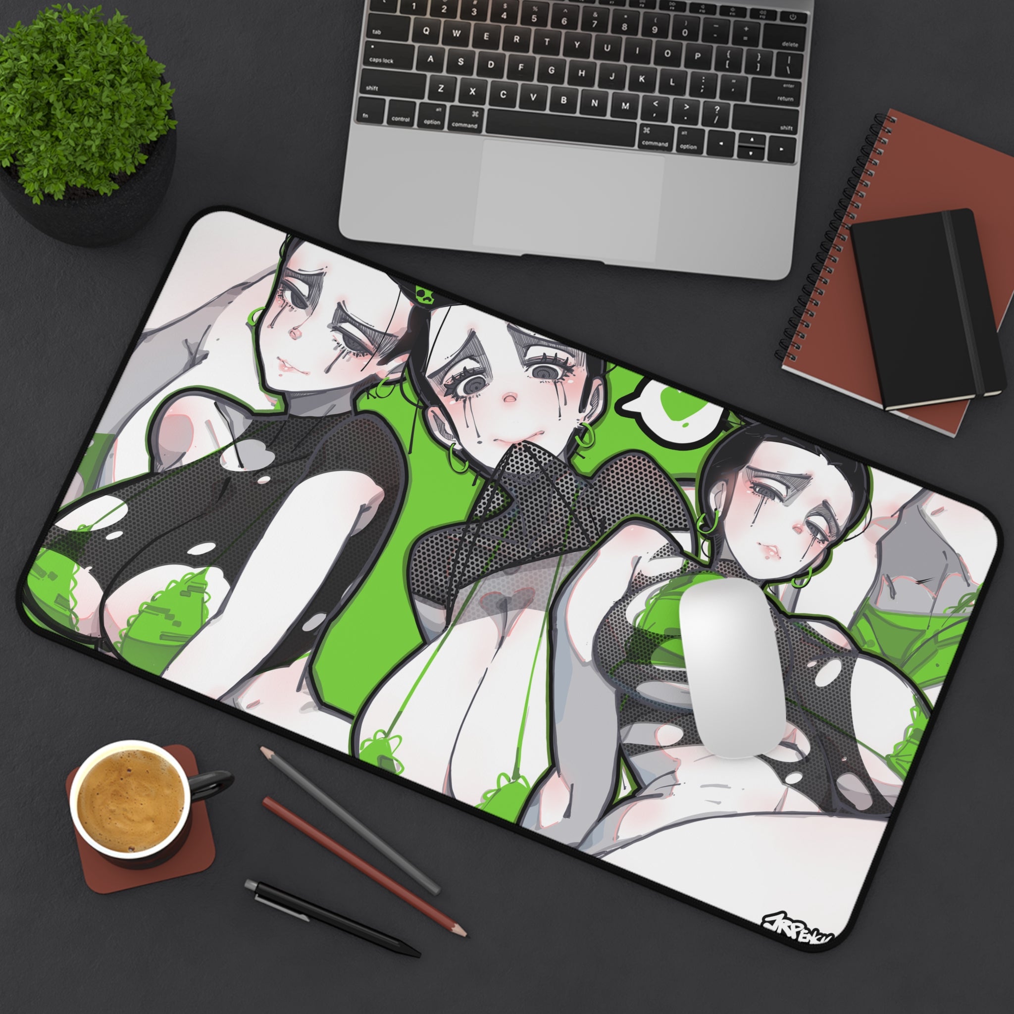 3079 - 绿壁纸 / green wallpaper v2 Desk Mat