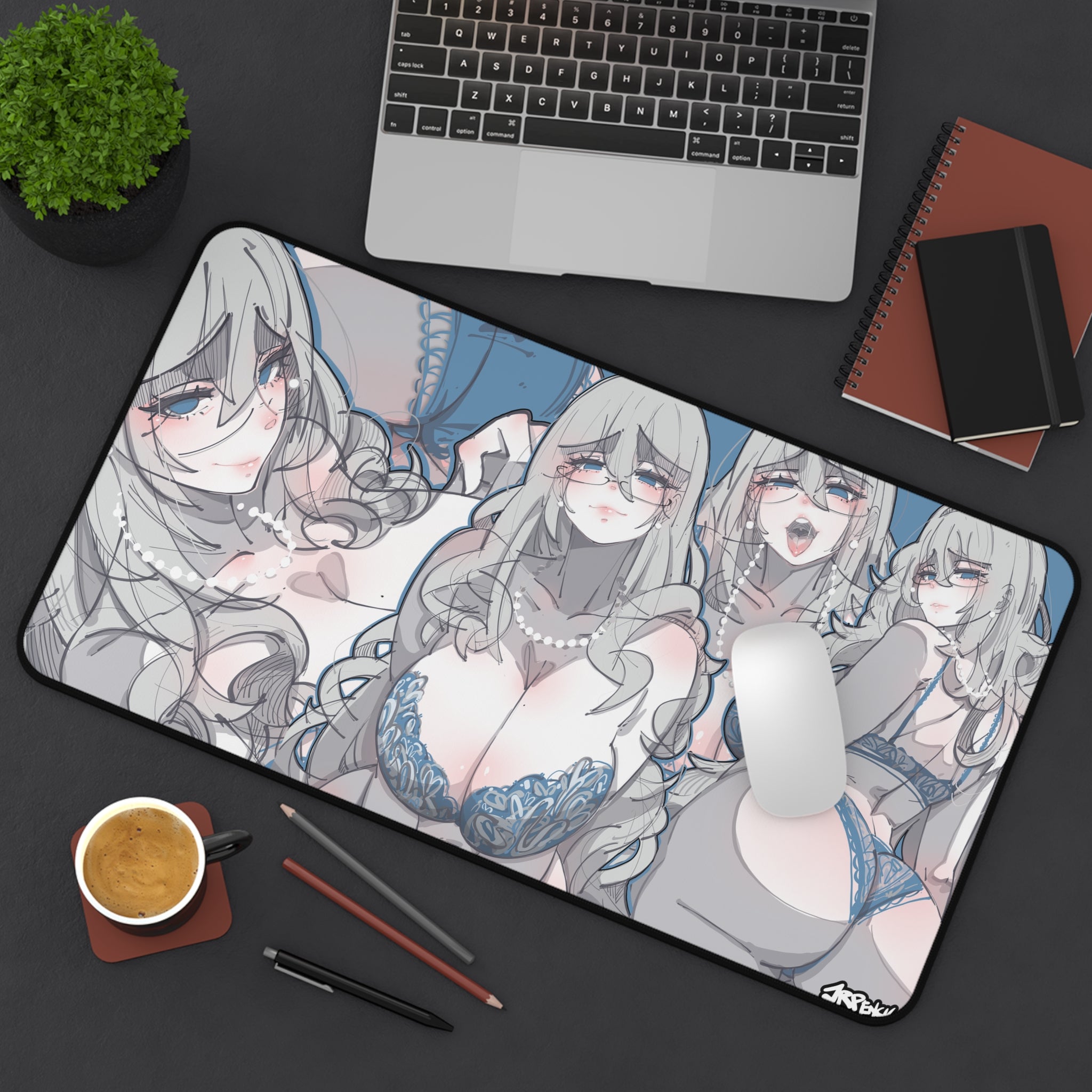 3180 - 蓝壁纸 / blue wallpaper v2 Desk Mat