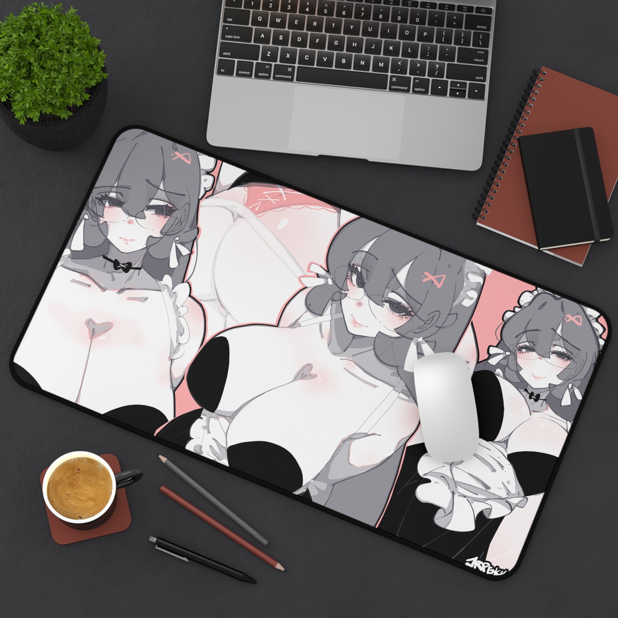 3111 - 粉壁纸 / pink wallpaper v1 Desk Mat