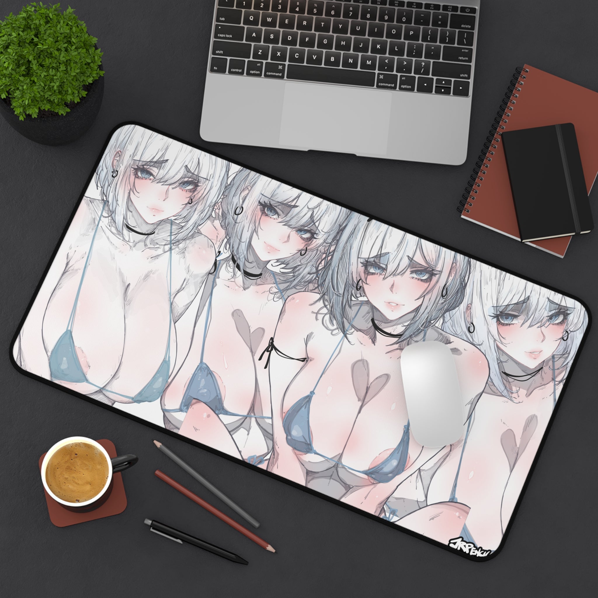 3314 - 蓝壁纸 / blue wallpaper v2 Desk Mat