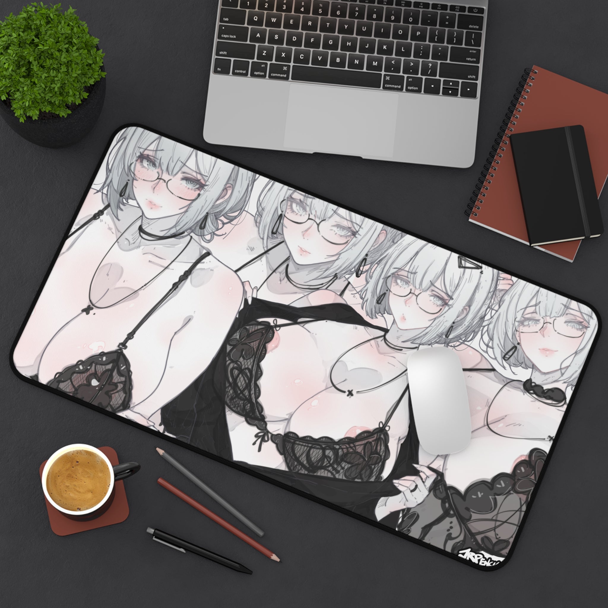 3345 - 灰壁纸/ grey wallpaper v2 Desk Mat