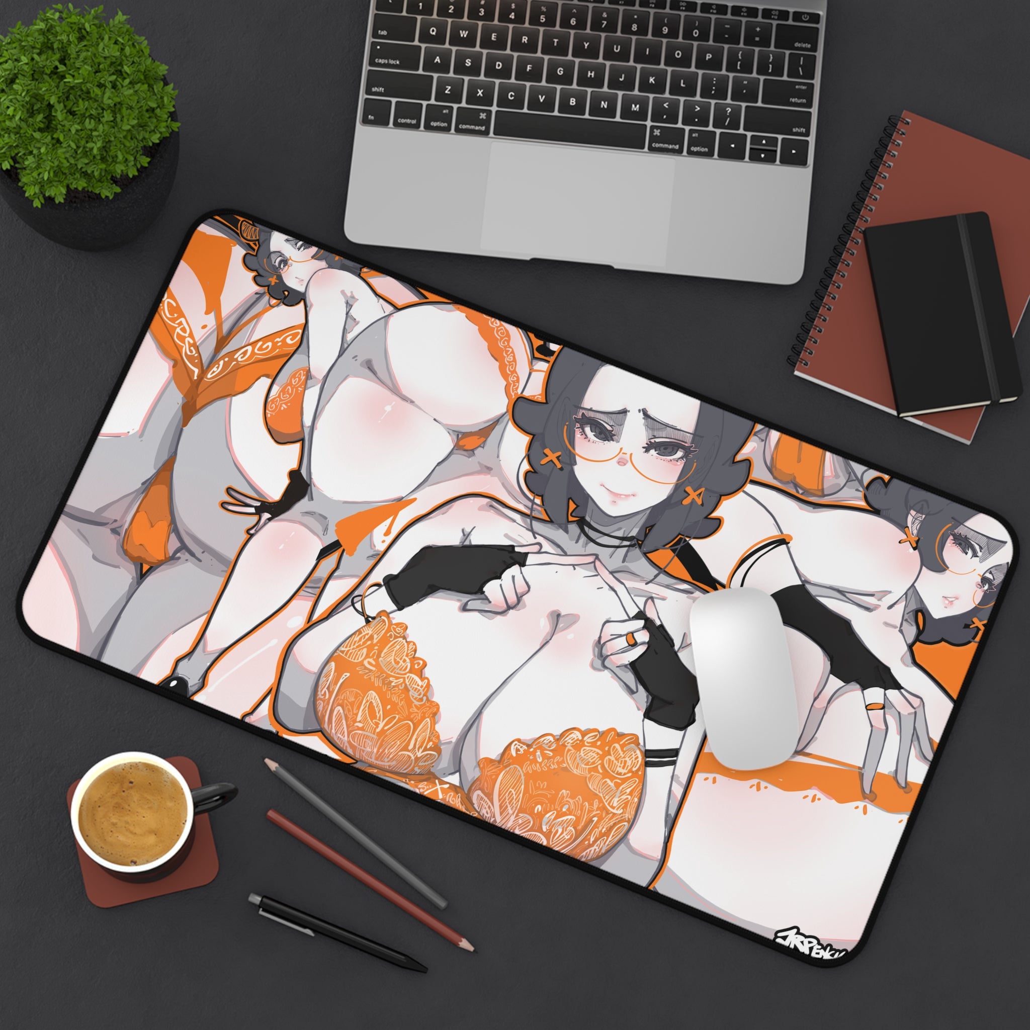 3104 - 橙壁纸 / orange wallpaper v2 Desk Mat