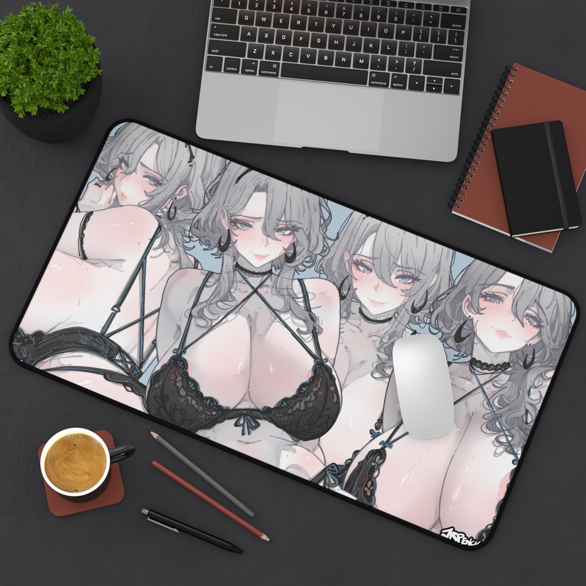 3350 - 蓝壁纸/ blue wallpaper v2 Desk Mat