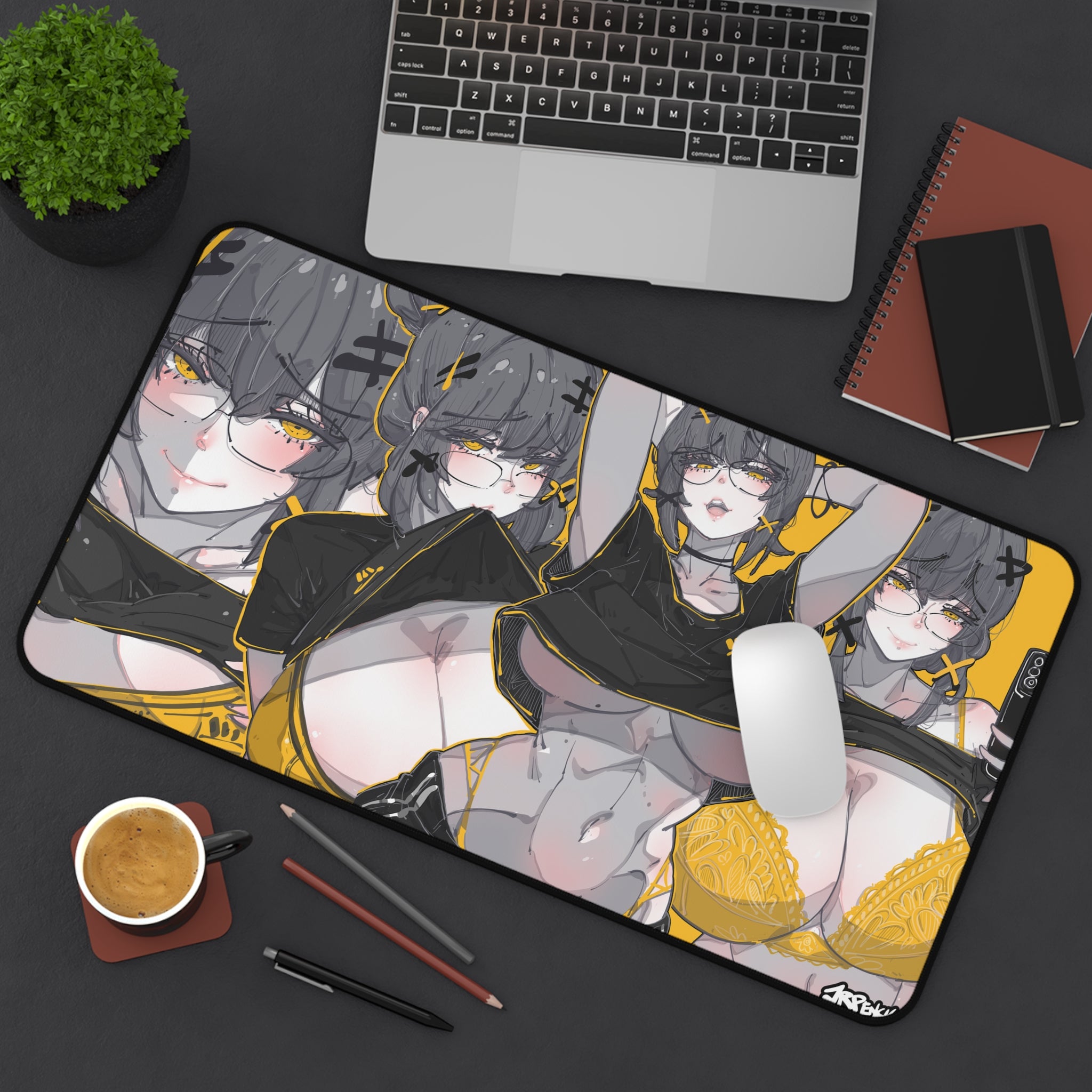 3215 - 黄壁纸 / yellow wallpaper v1 Desk Mat