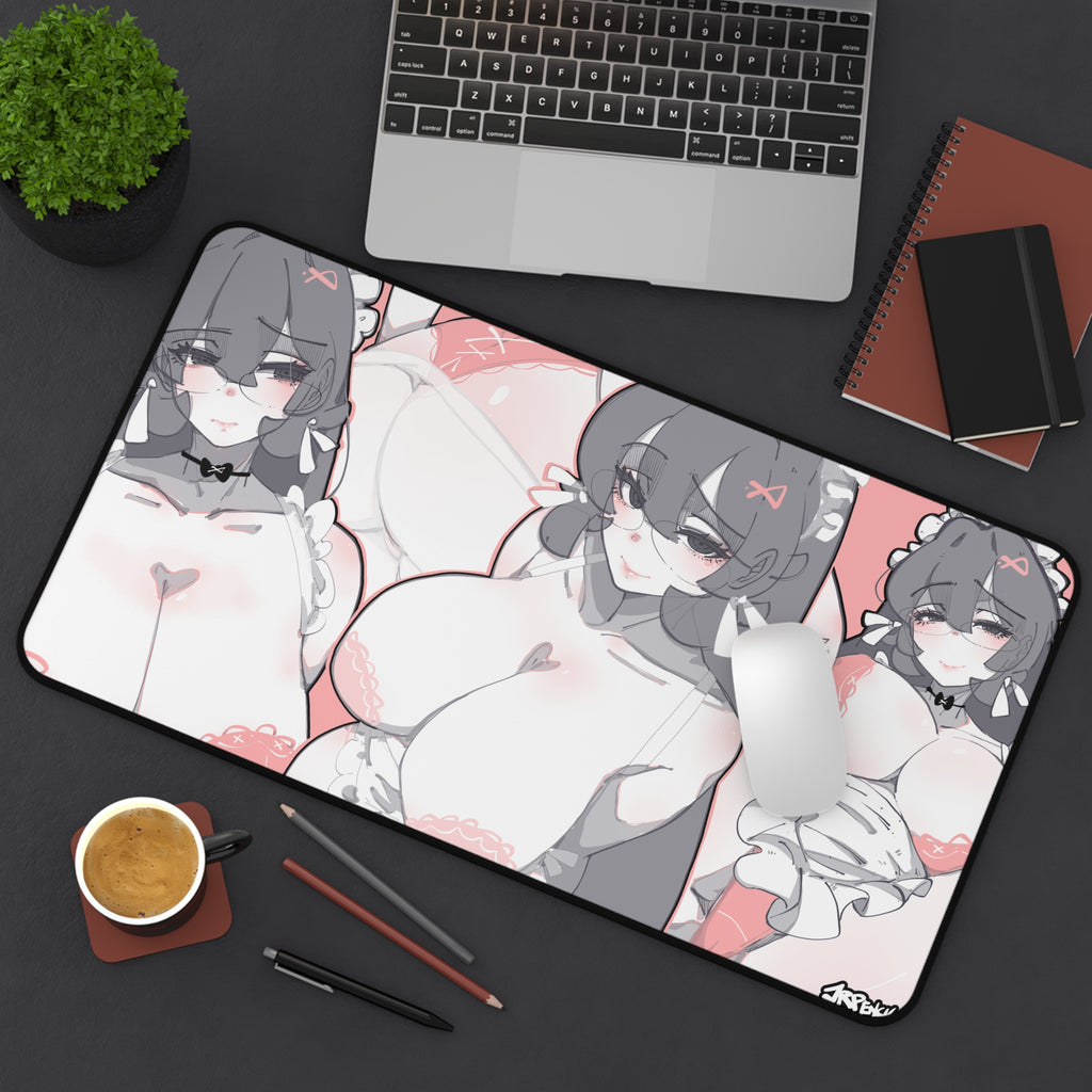 3111 - 粉壁纸 / pink wallpaper v2 Desk Mat