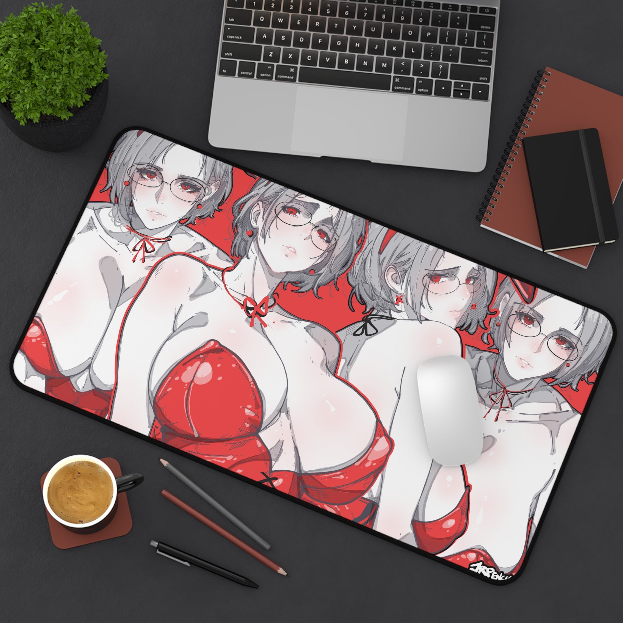 3303 - 红壁纸 / red wallpaper v1 Desk Mat