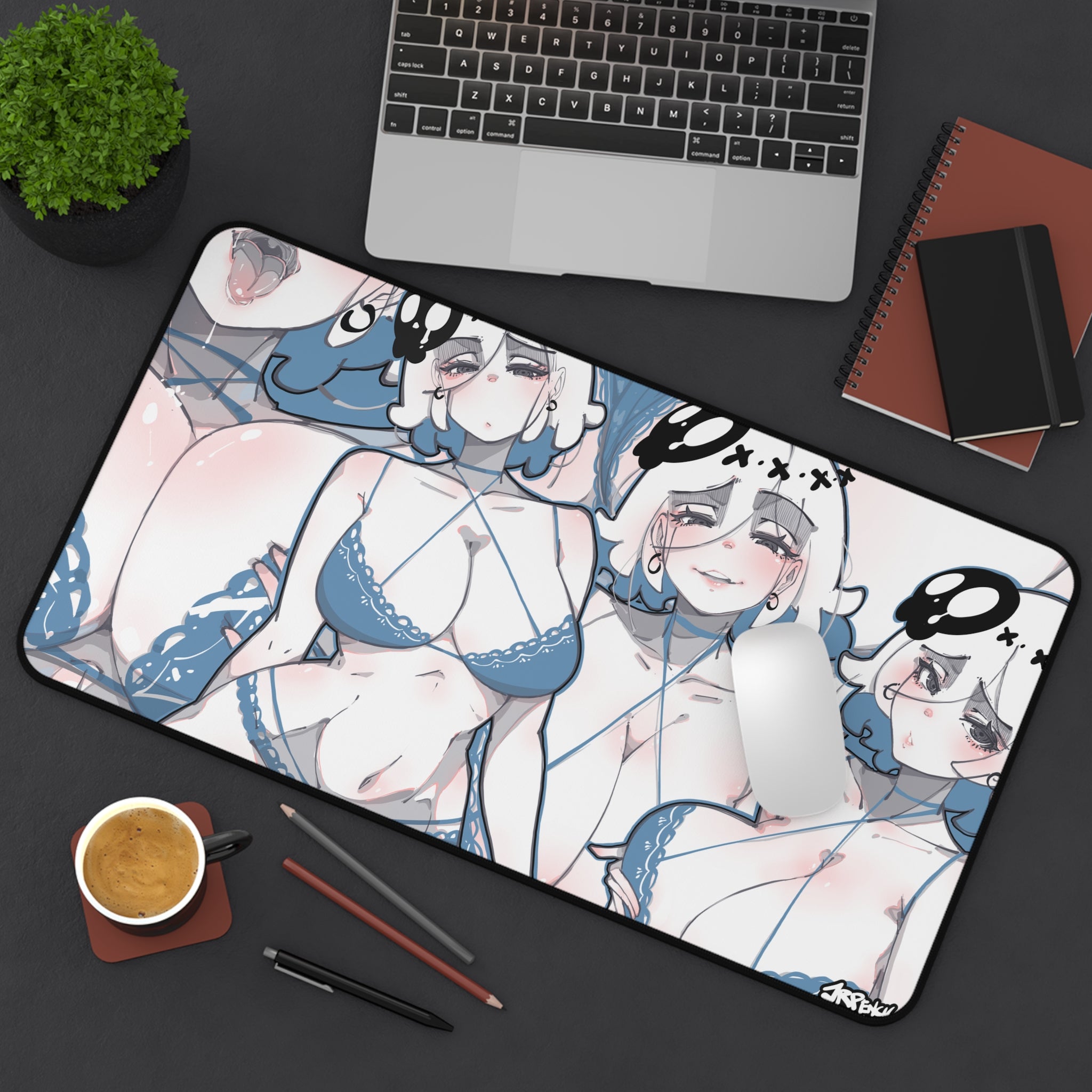 3117 - 蓝壁纸 / blue wallpaper v2 Desk Mat