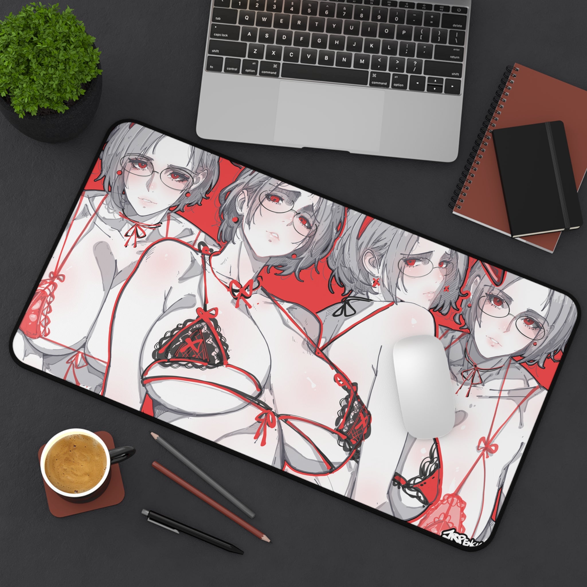 3303 - 红壁纸 / red wallpaper v2 Desk Mat