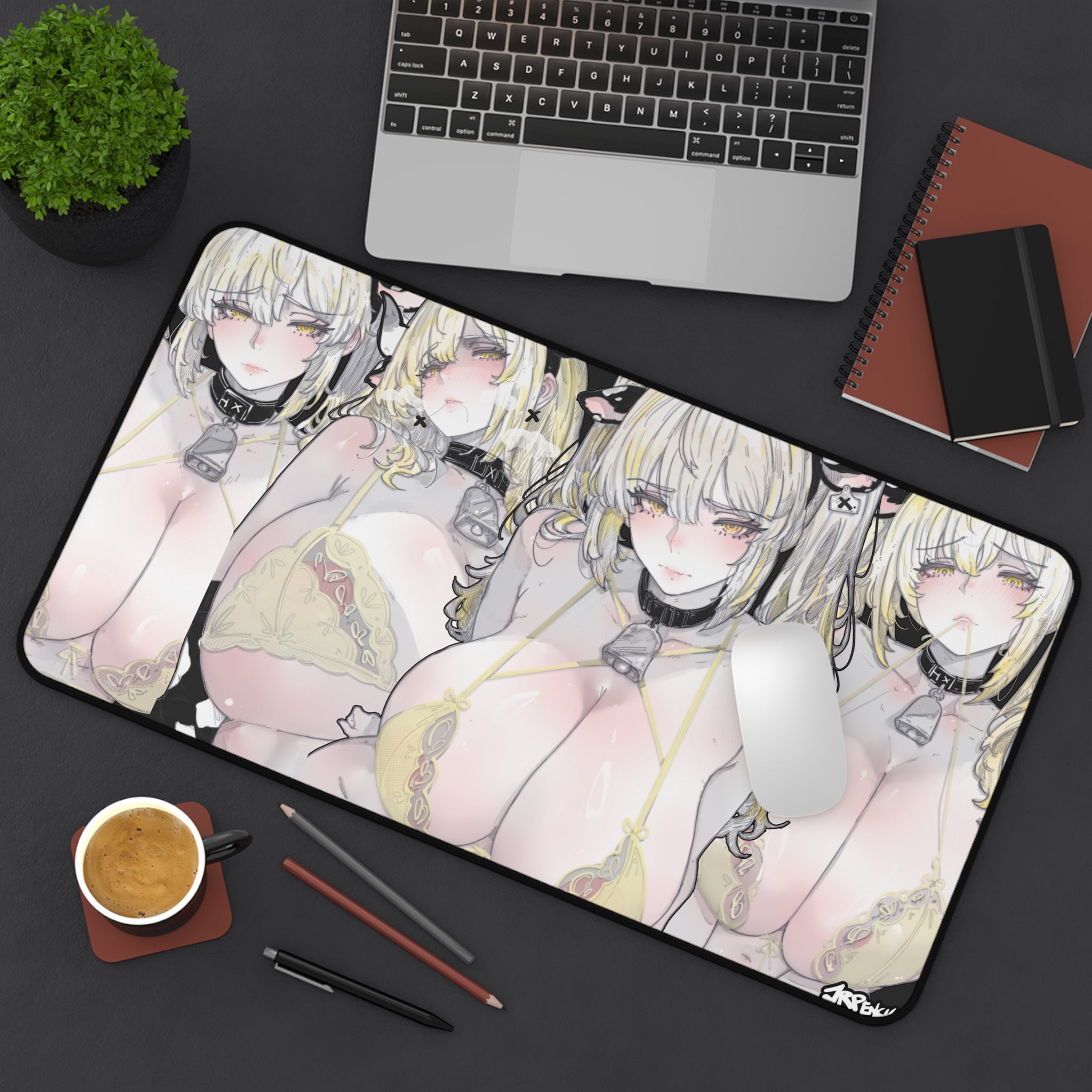 3375 - 黄壁纸 / yellow wallpaper v2 Desk Mat