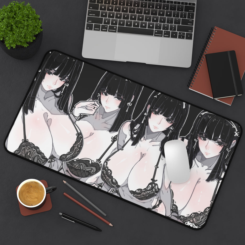 3278 - 黑壁纸 / black wallpaper v2 Desk Mat