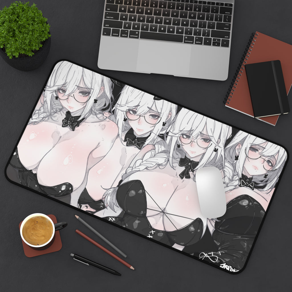 3334 - 黑 / black wallpaper v1 Desk Mat