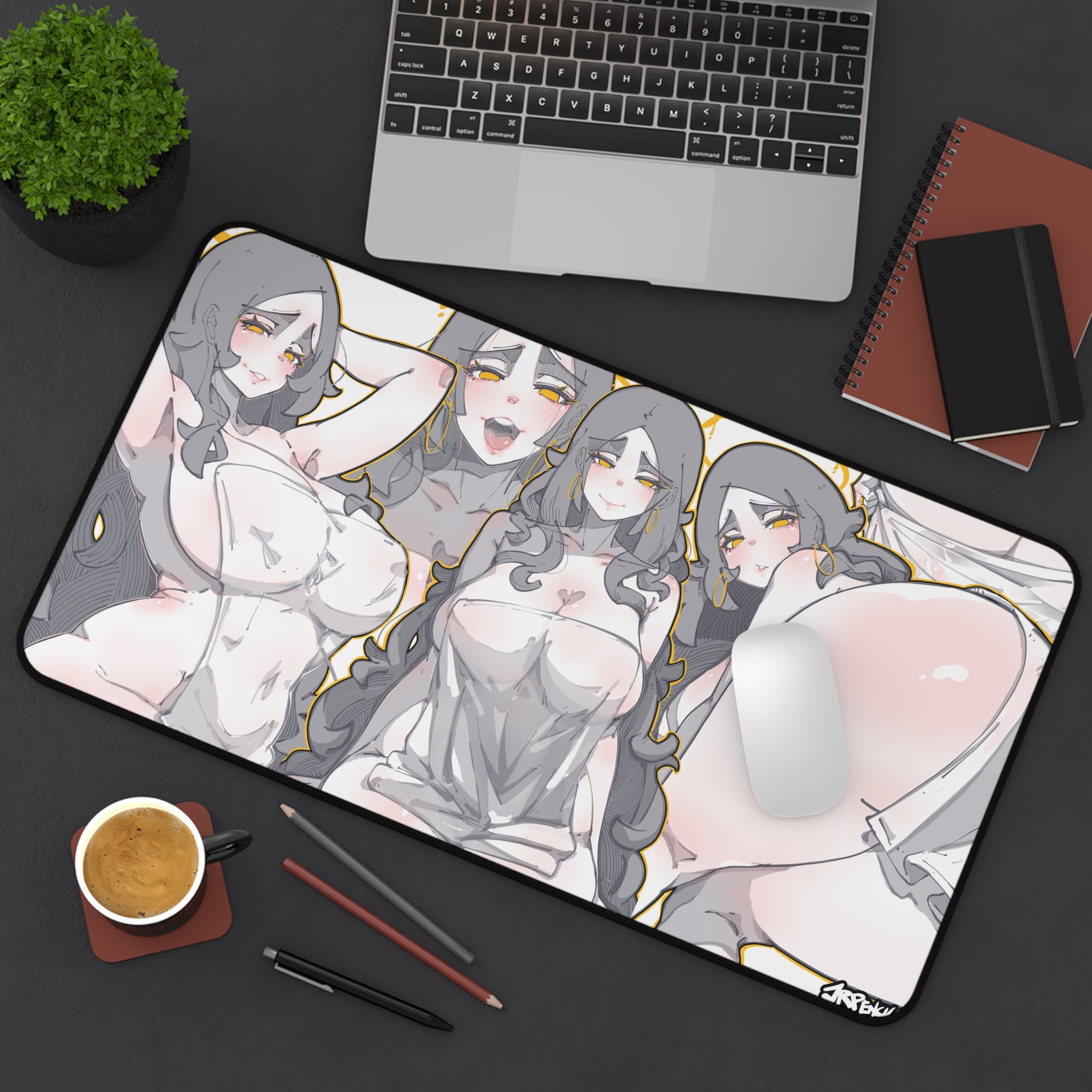 3131 - 黄壁纸 / yellow wallpaper v1 Desk Mat