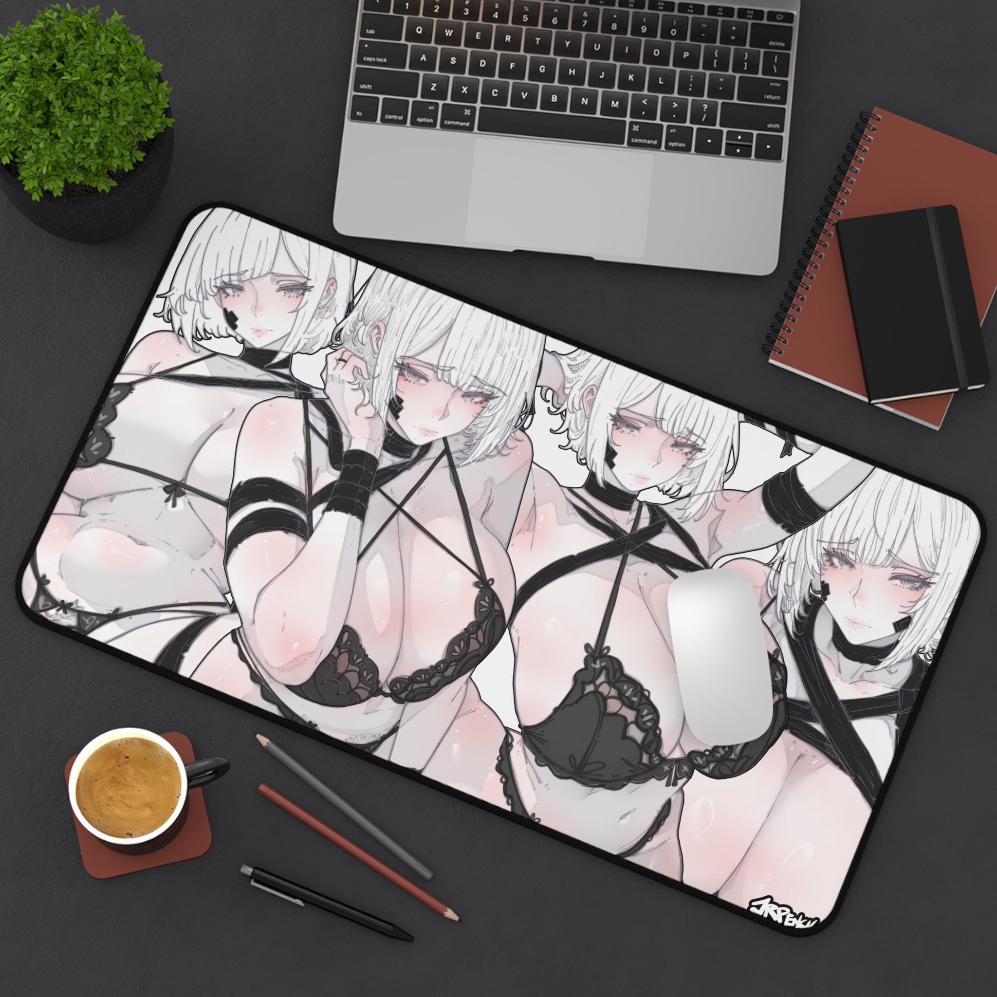 3385 - 黑壁纸 / Black Wallpaper v2 Desk Mat