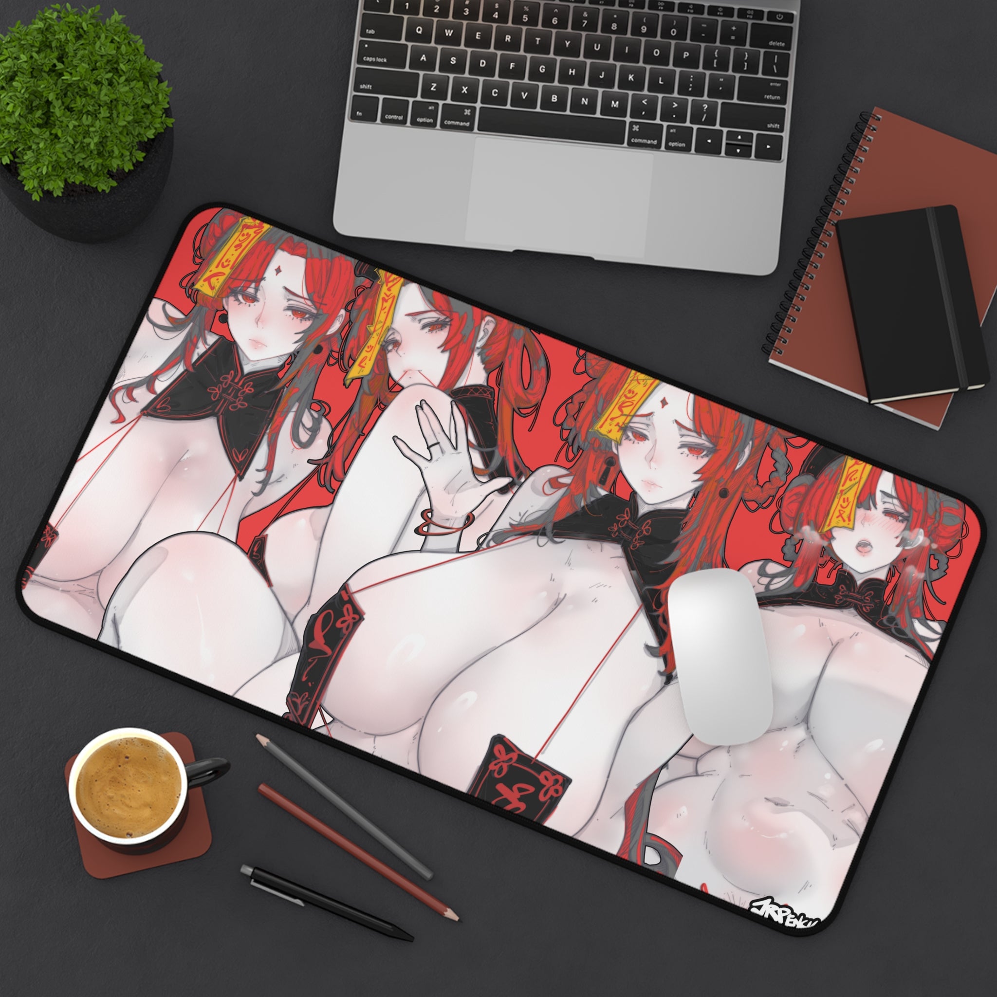 3370 - 红壁纸 / red wallpaper v2 Desk Mat