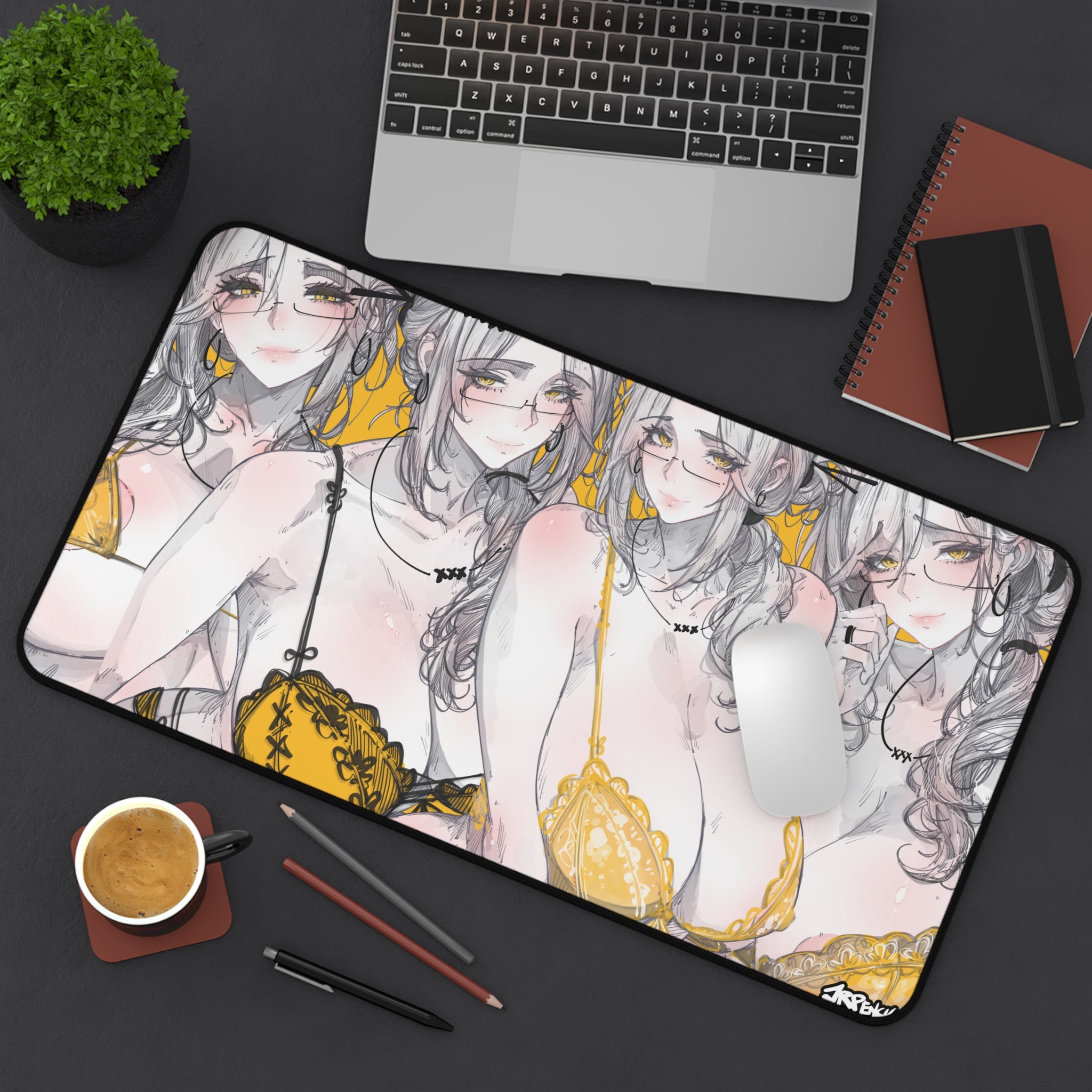 3319 - 黄壁纸 / yellow wallpaper v2 Desk Mat