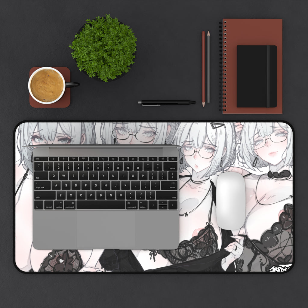 3345 - 灰壁纸/ grey wallpaper v2 Desk Mat