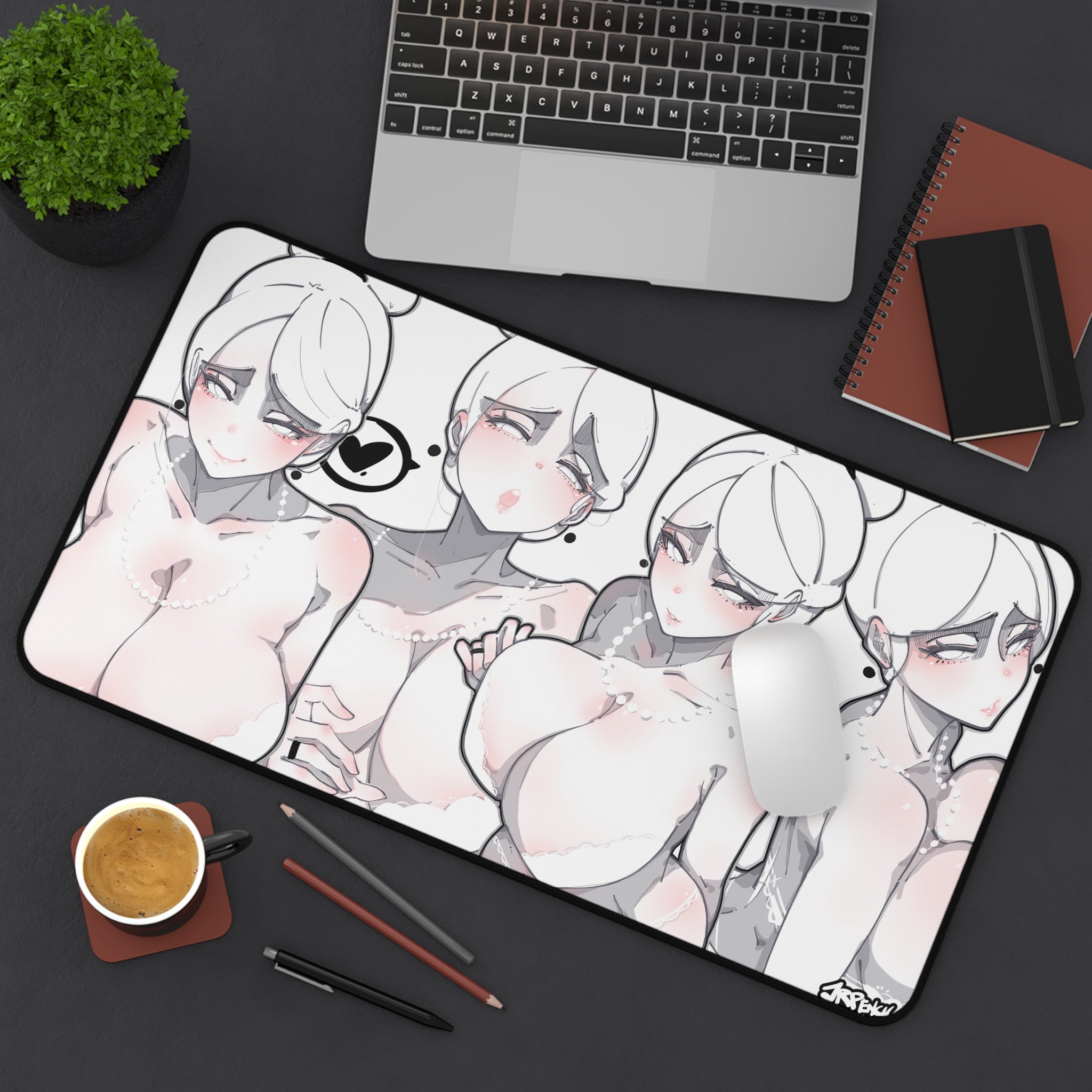 3140 - 白壁纸 / white wallpaper v2 Desk Mat