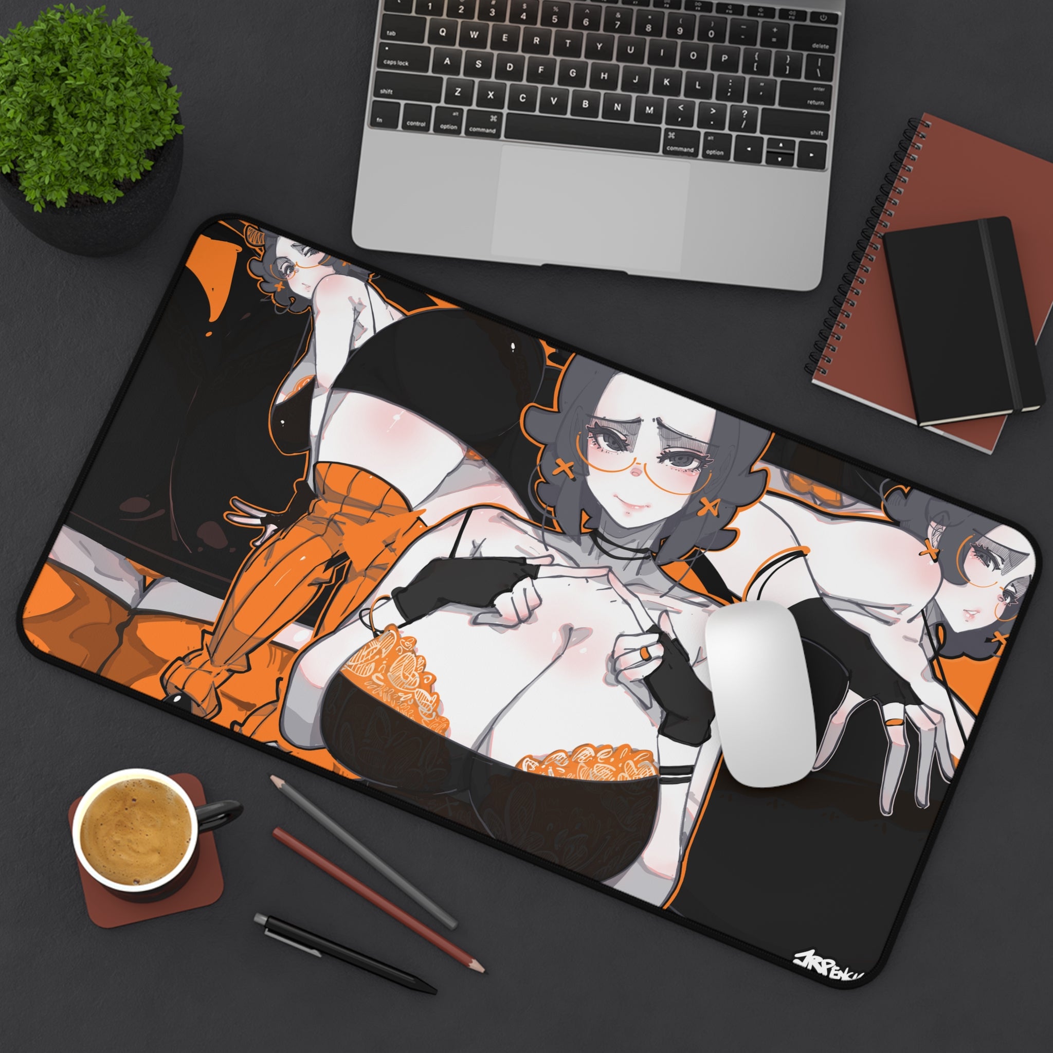 3104 - 橙壁纸 / orange wallpaper v1 Desk Mat