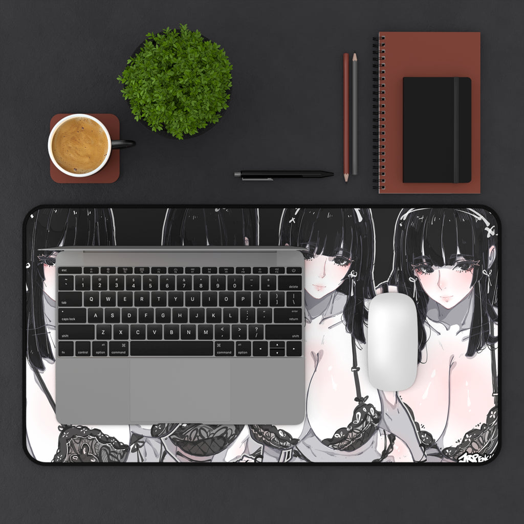 3278 - 黑壁纸 / black wallpaper v2 Desk Mat
