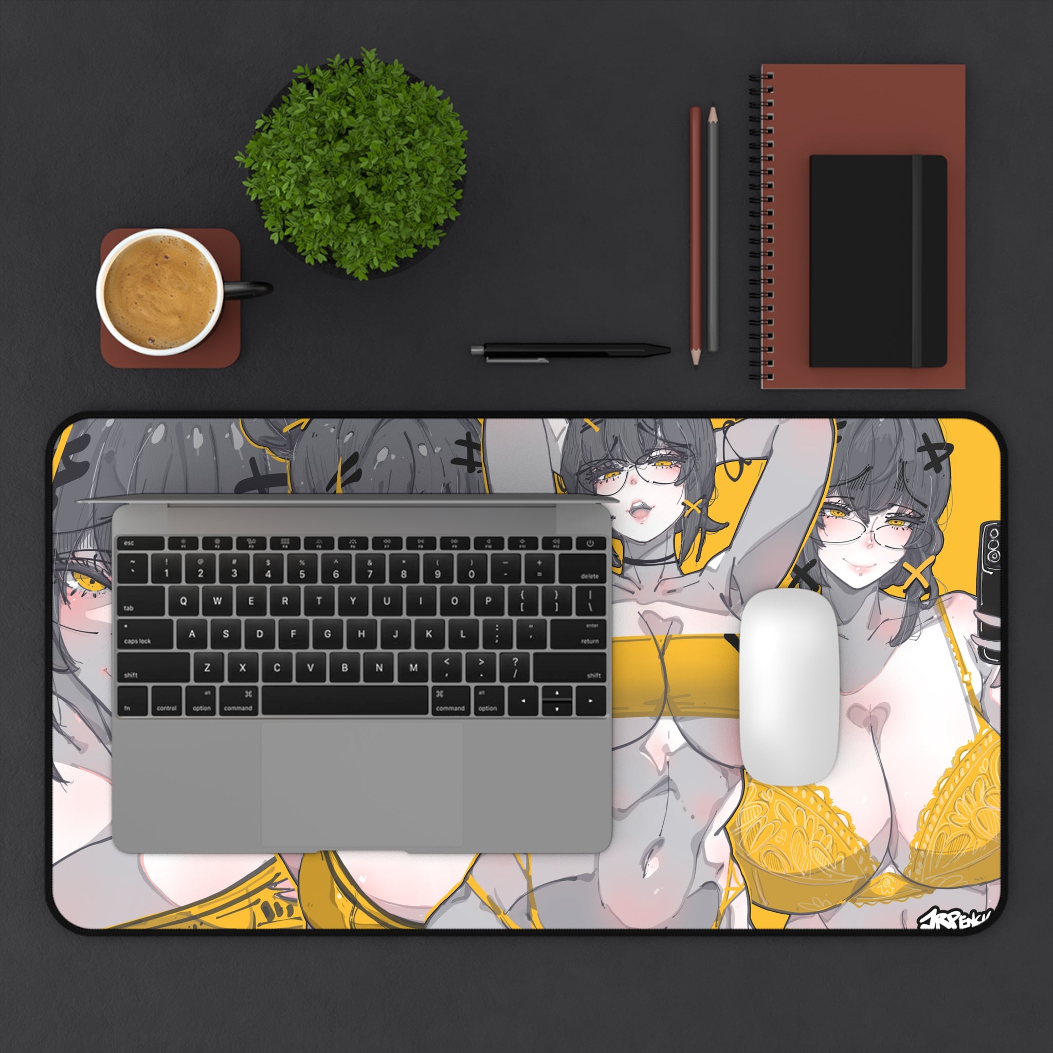 3215 - 黄壁纸 / yellow wallpaper v2 Desk Mat
