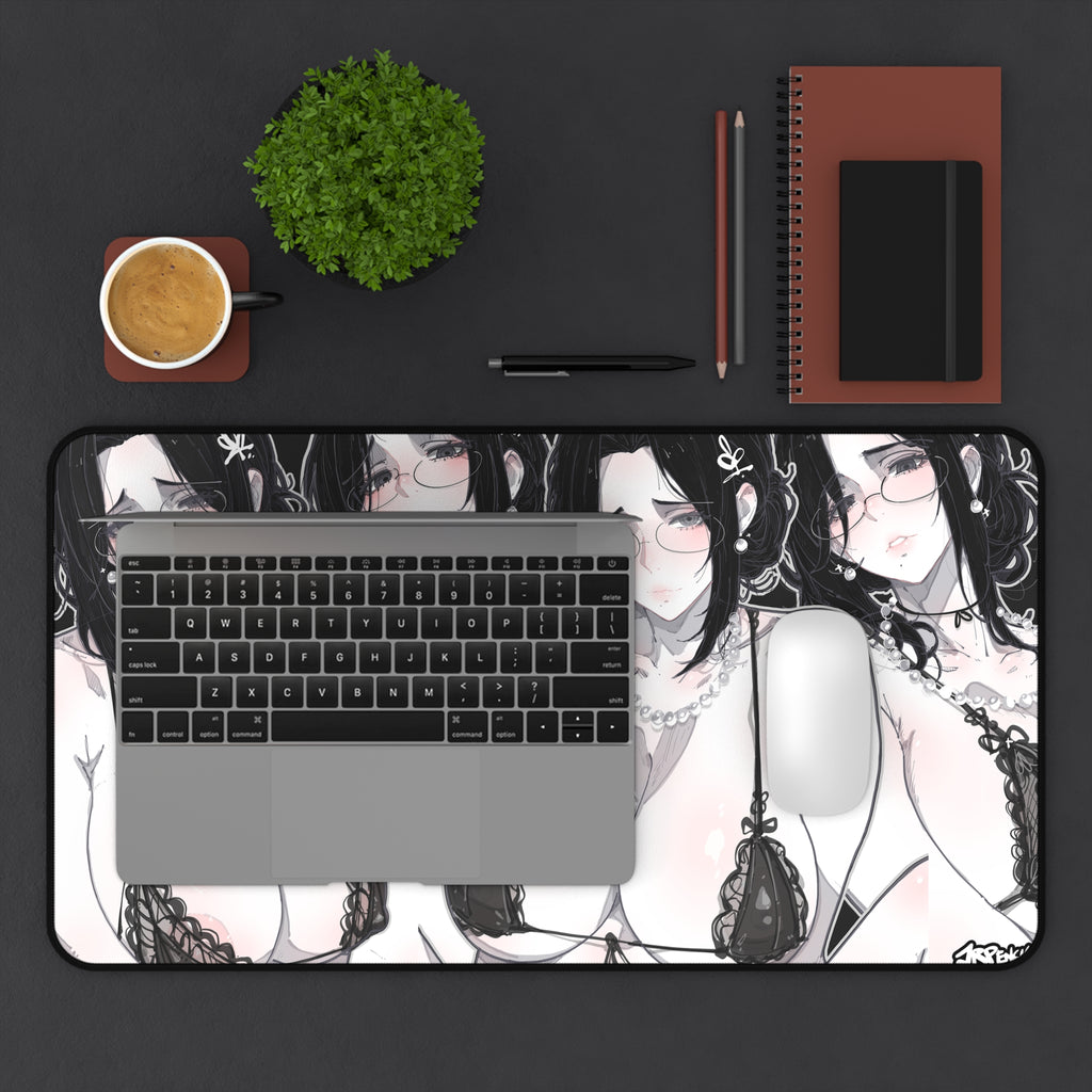 3308 - 黑壁纸 / black wallpaper v2 Desk Mat