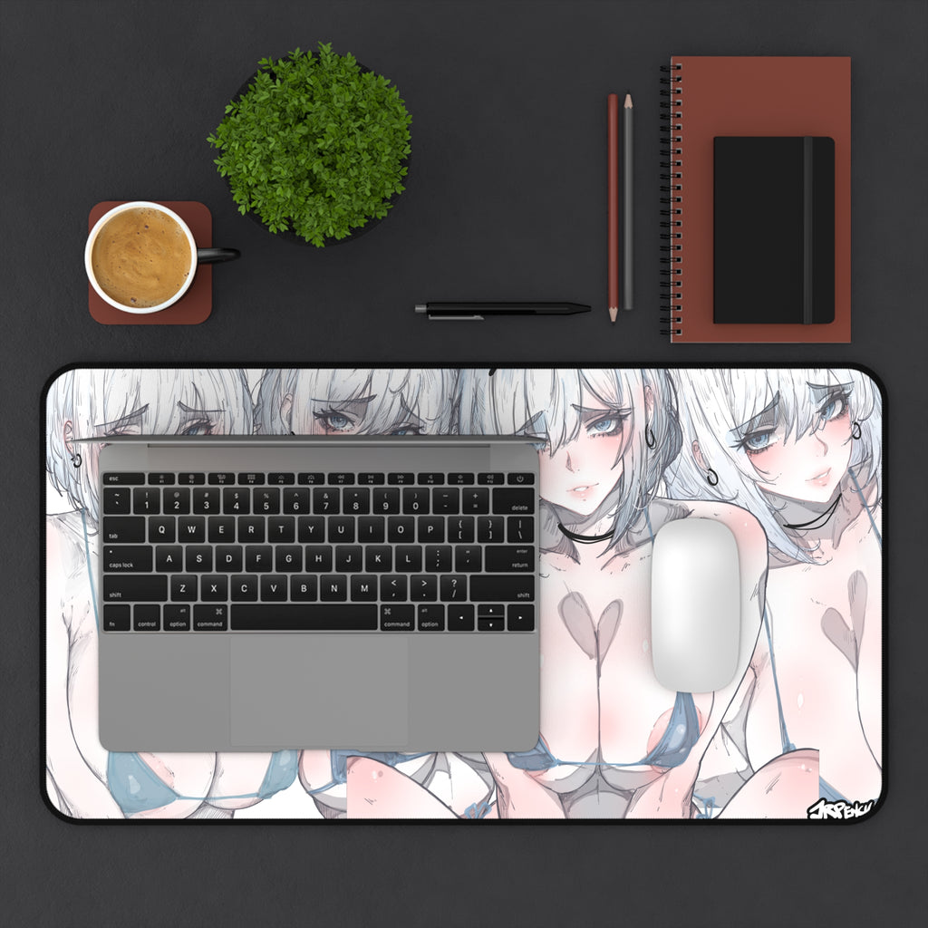 3314 - 蓝壁纸 / blue wallpaper v2 Desk Mat