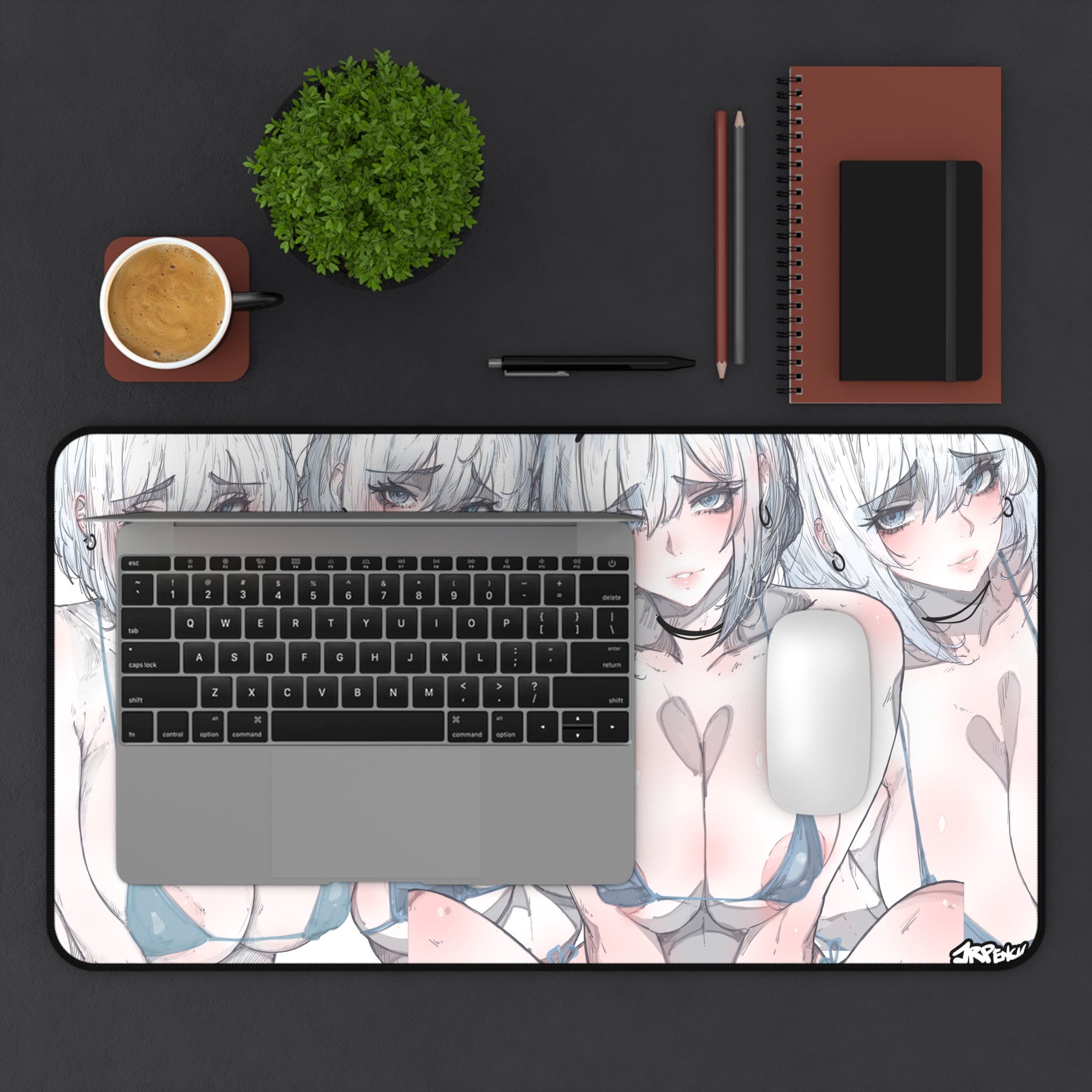 3314 - 蓝壁纸 / blue wallpaper v2 Desk Mat