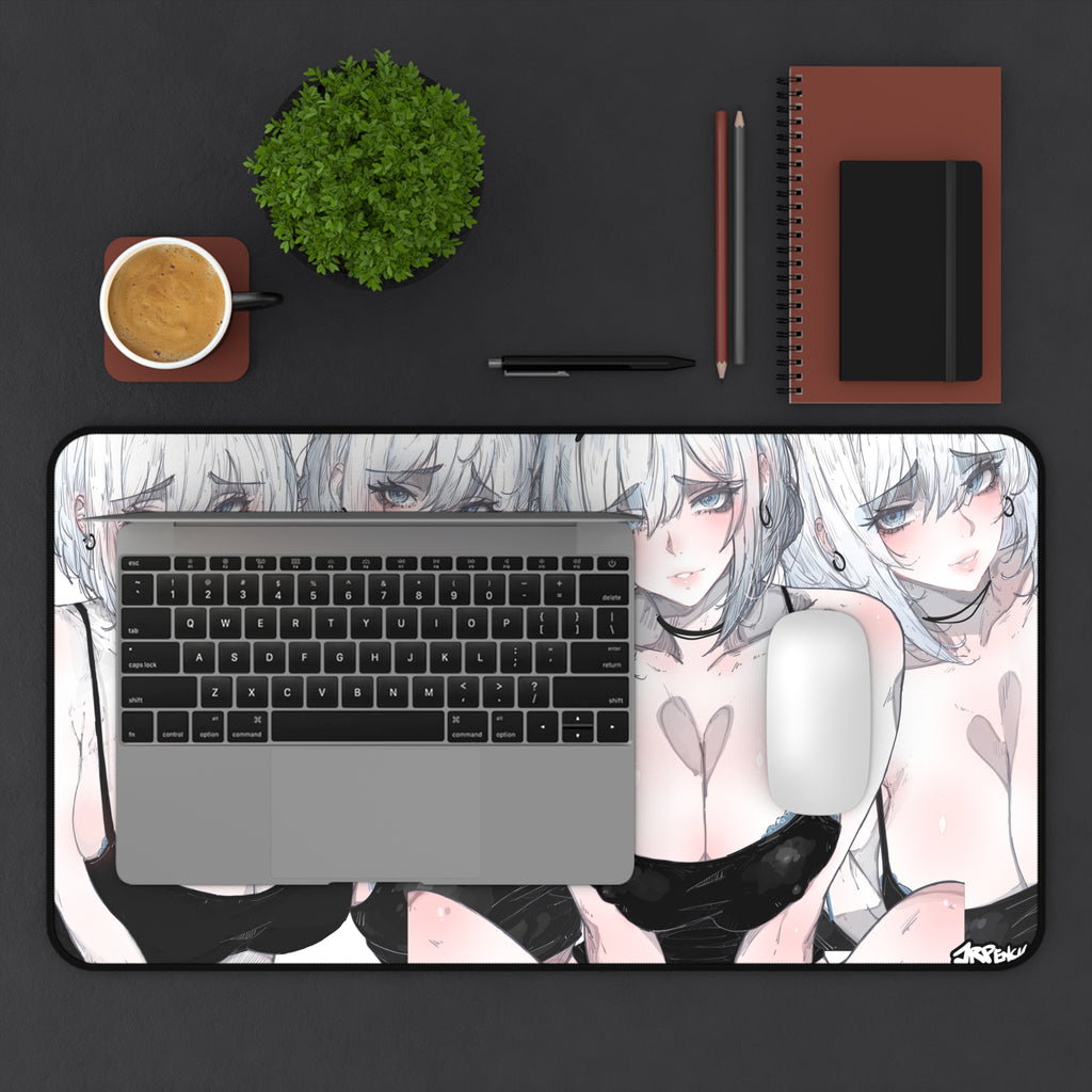 3314 - 蓝壁纸 / blue wallpaper v1 Desk Mat