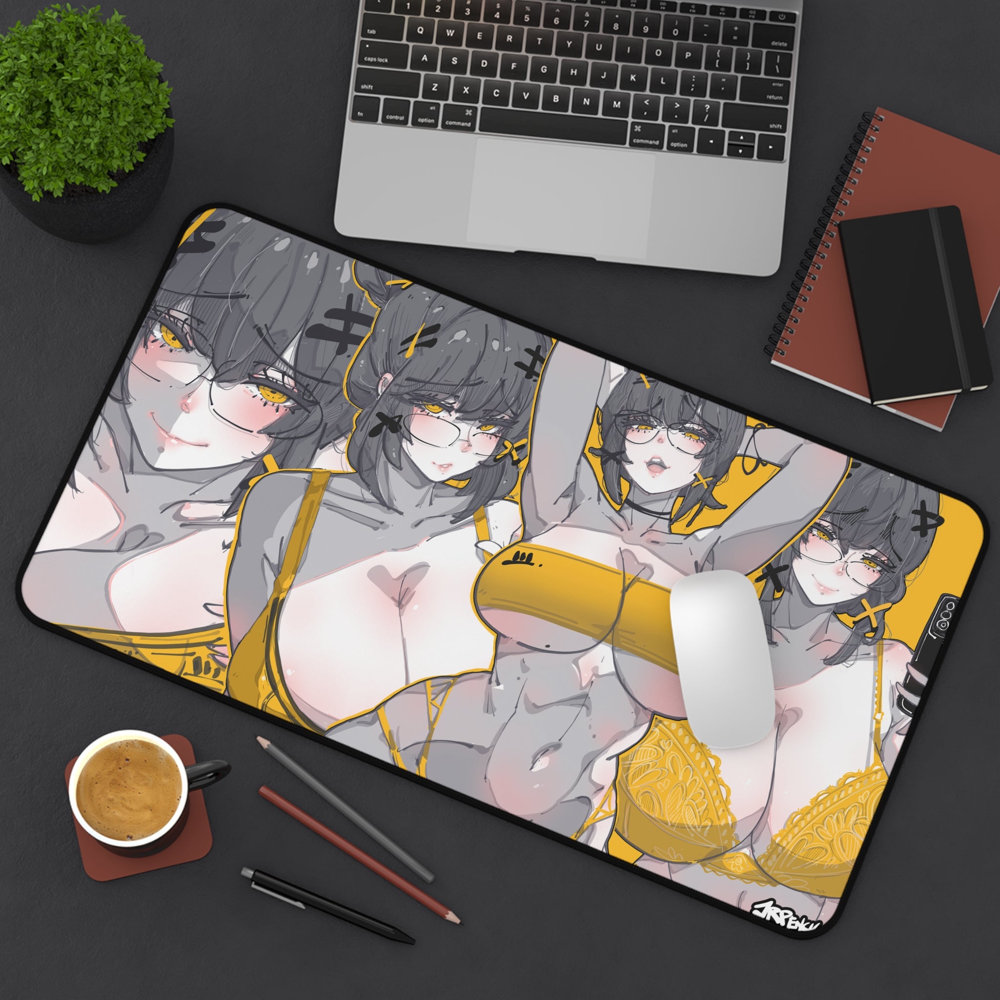 3215 - 黄壁纸 / yellow wallpaper v2 Desk Mat