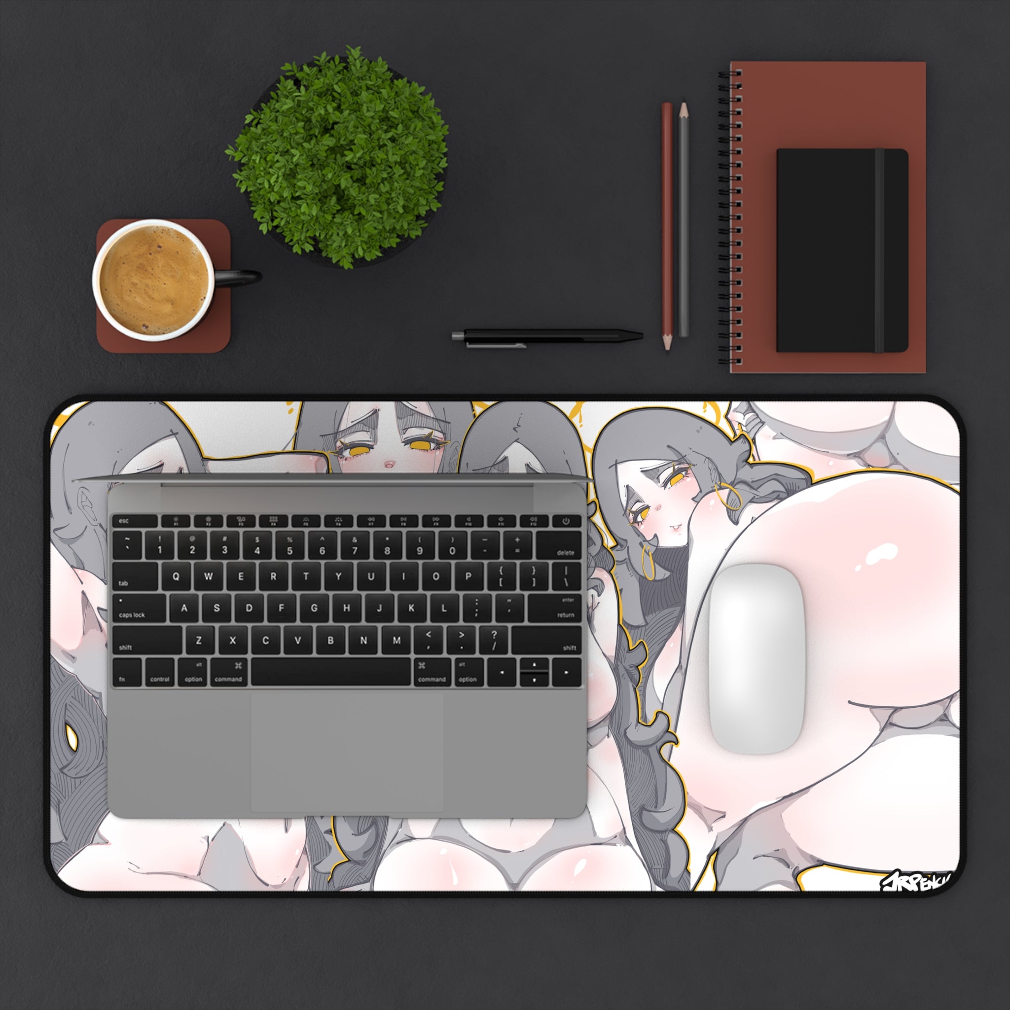 3131 - 黄壁纸 / yellow wallpaper v2 Desk Mat
