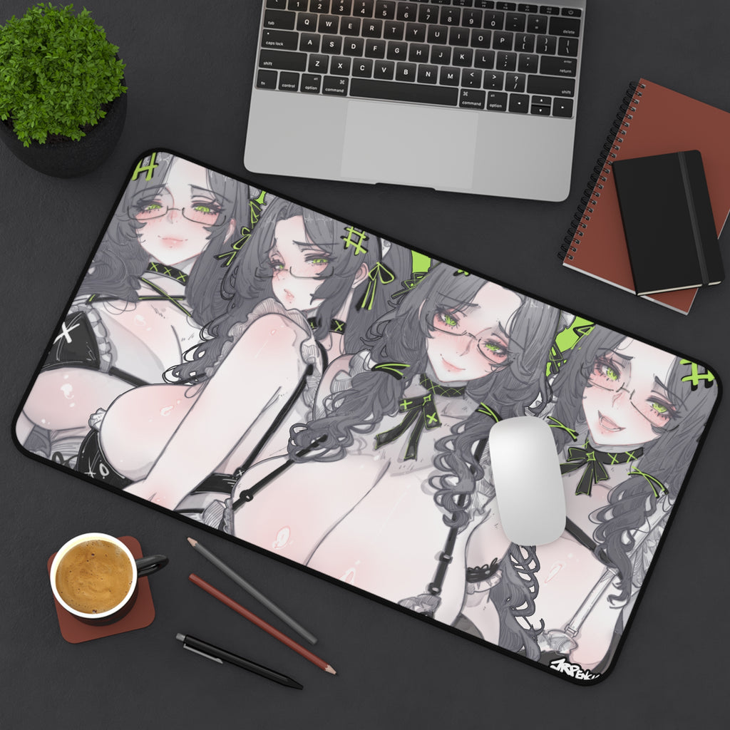 3355 - 绿壁纸 / green wallpaper v1 Desk Mat