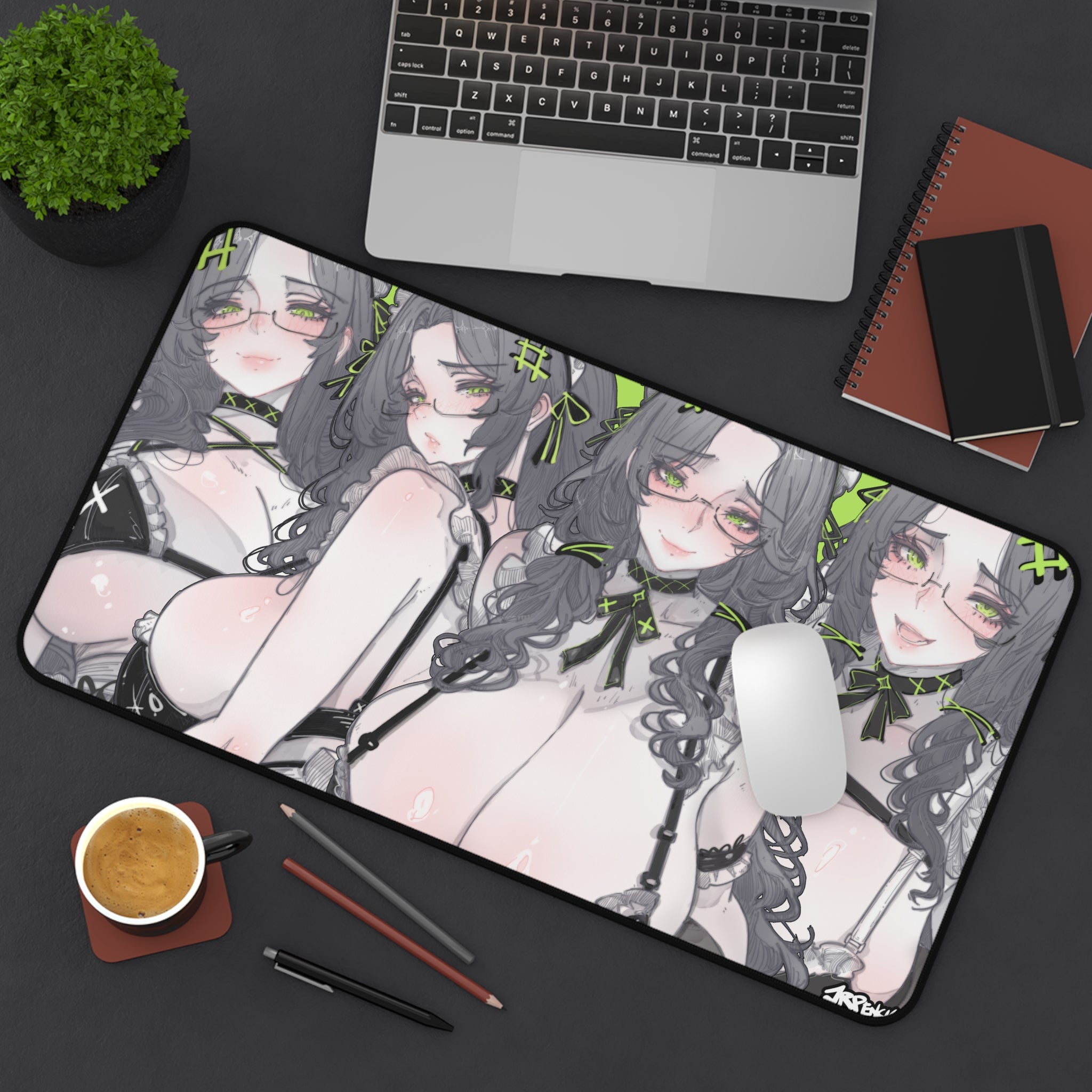 3355 - 绿壁纸 / green wallpaper v1 Desk Mat
