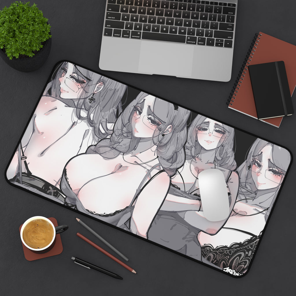 3208 - 黑壁纸 / black wallpaper v1 Desk Mat