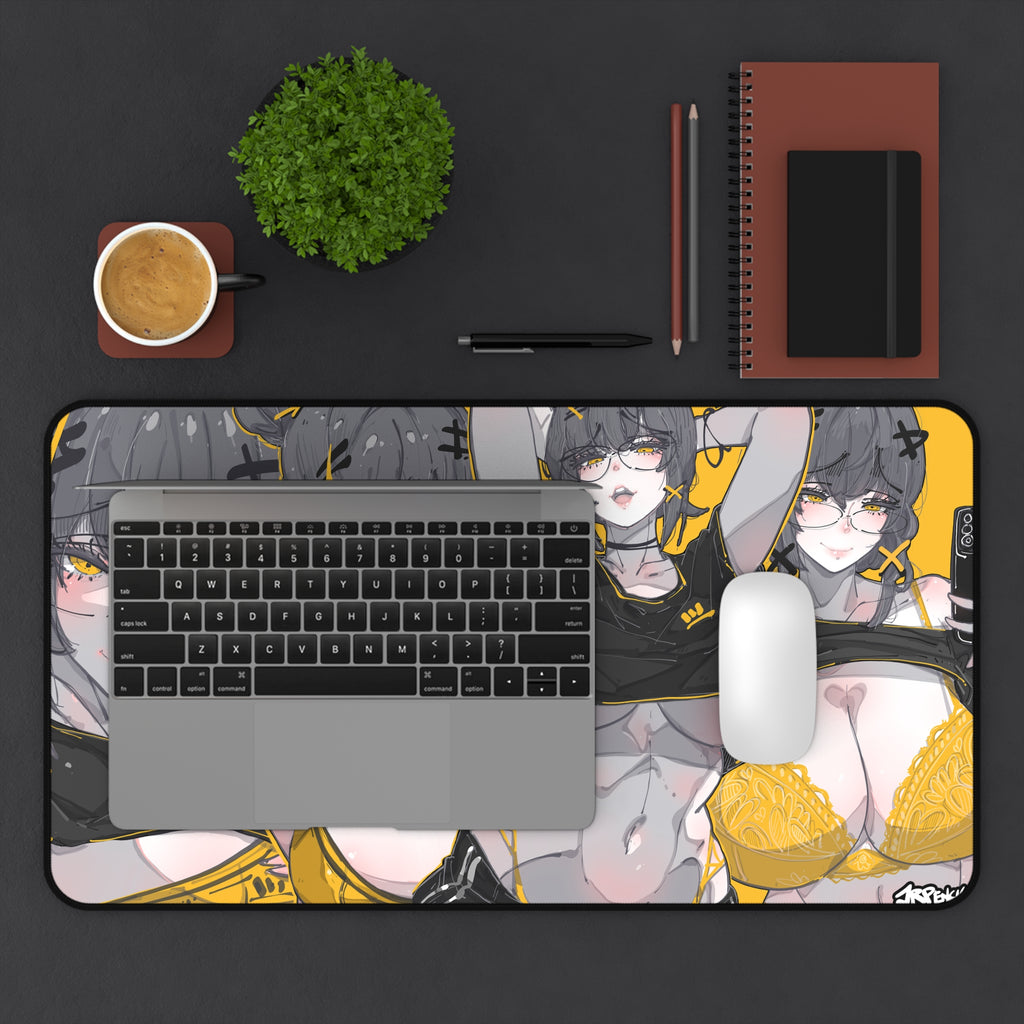 3215 - 黄壁纸 / yellow wallpaper v1 Desk Mat
