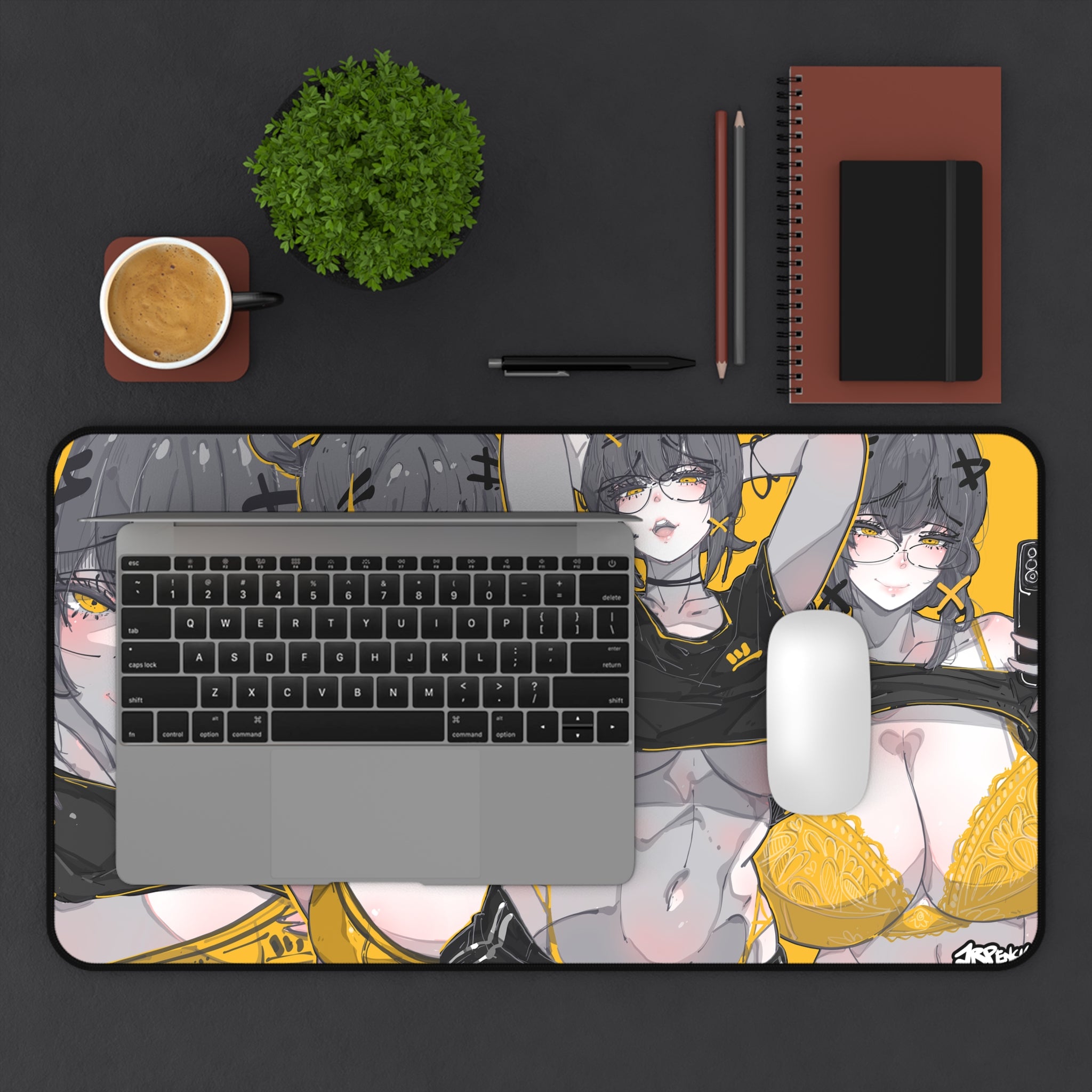 3215 - 黄壁纸 / yellow wallpaper v1 Desk Mat