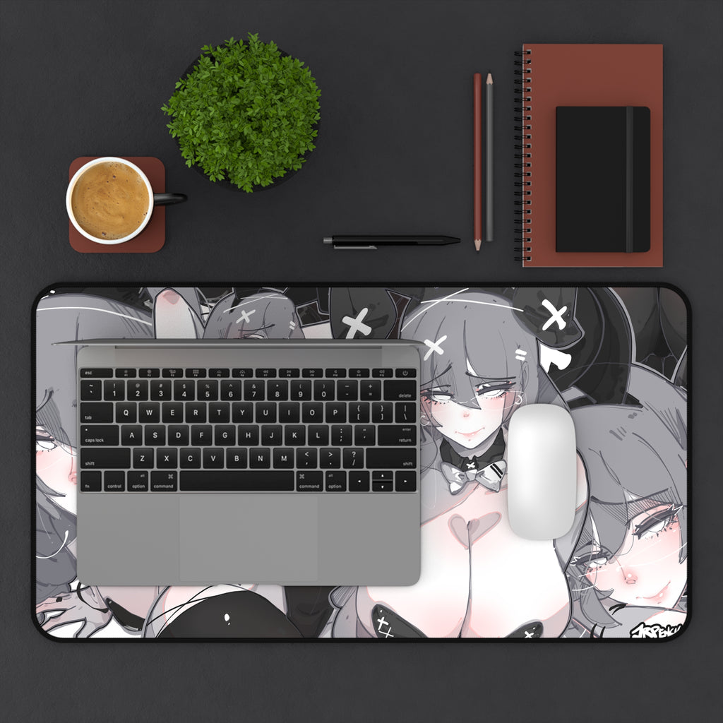 3166 - 白壁纸 / white wallpaper Desk Mat