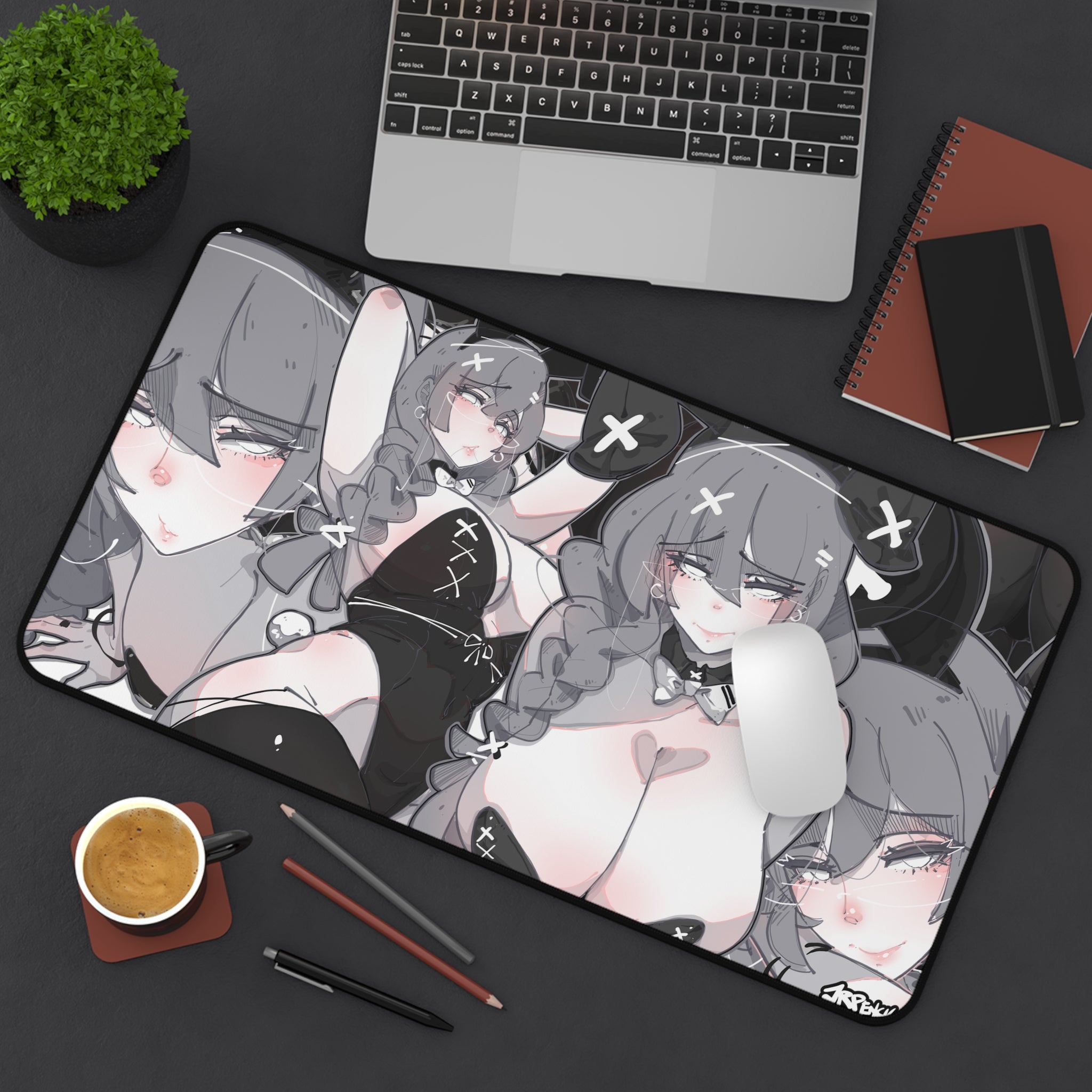 3166 - 白壁纸 / white wallpaper Desk Mat